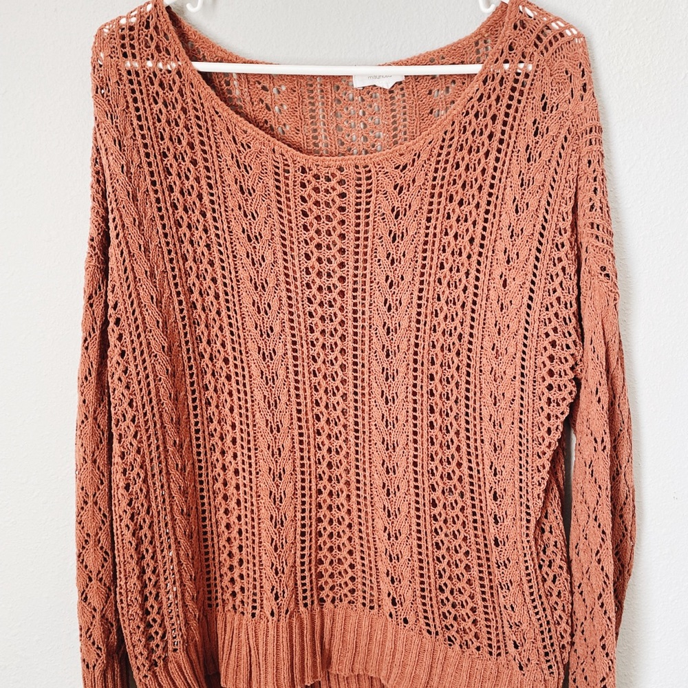 Women’s Maurice’s sweater. Chenille material. Mauve. Size medium.